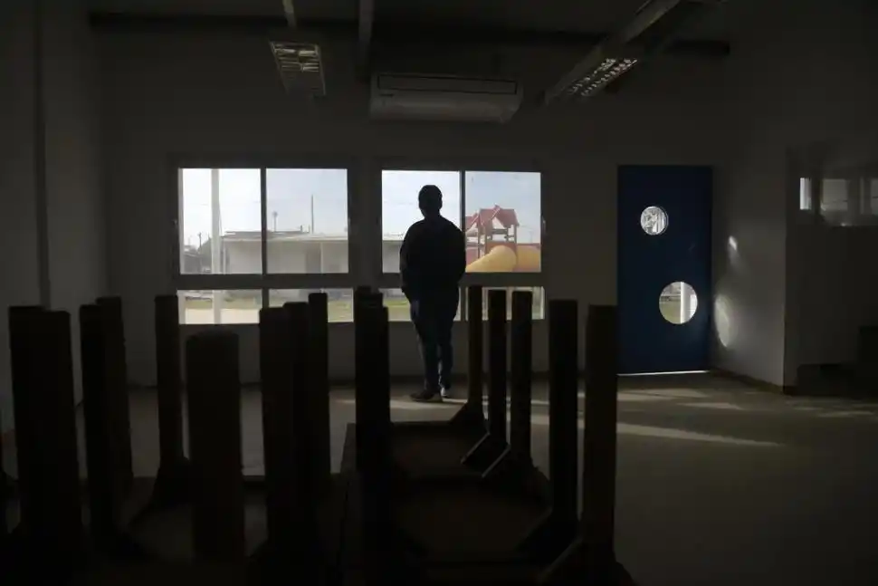 CUIDADORES. Serenos custodian las obras que están inconclusas. 