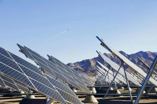 El aire limpio en las ciudades aumentó la energía solar