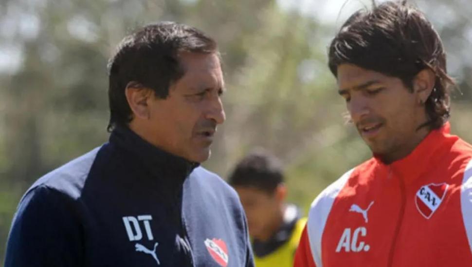 INSEPARABLES. Ramón Díaz fue el entrenador de Emiliano y ahora trabajan juntos.