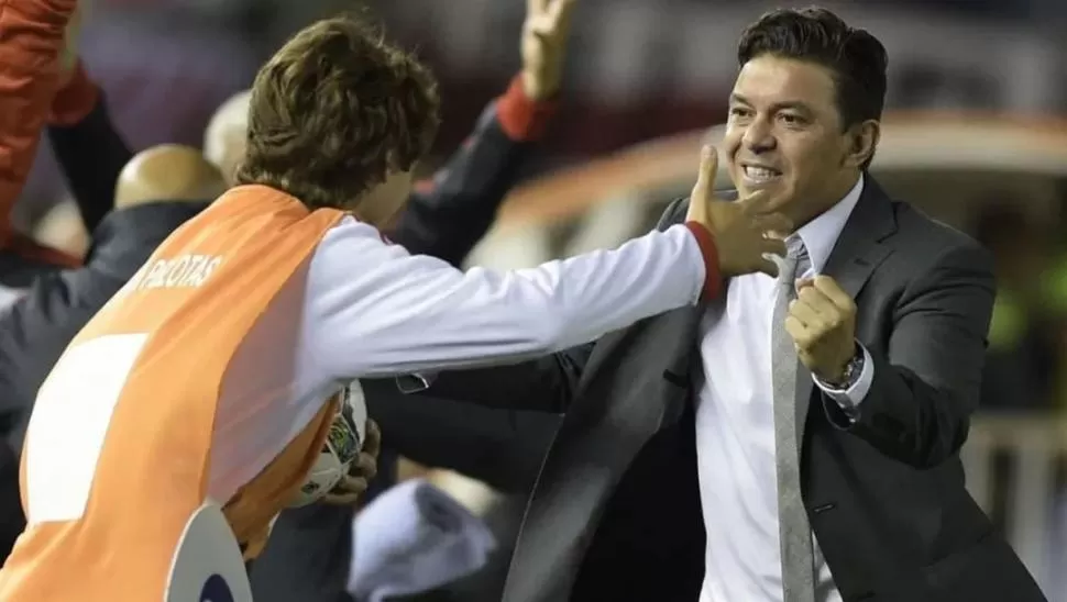 INSEPARABLES. Ramón Díaz fue el entrenador de Emiliano y ahora trabajan juntos.
