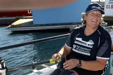 Encuentran muerta a Angela Madsen, la remera paralímpica que cruzaba en solitario el Pacífico