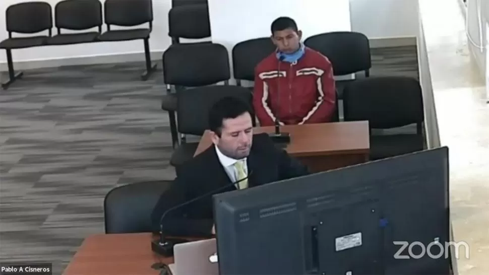 VIDEOCONFERENCIA. El abogado Cisneros y Argañaraz, en la audiencia. 