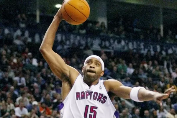 Tras un récord de 22 temporadas en la NBA, Vince Carter anunció su retiro