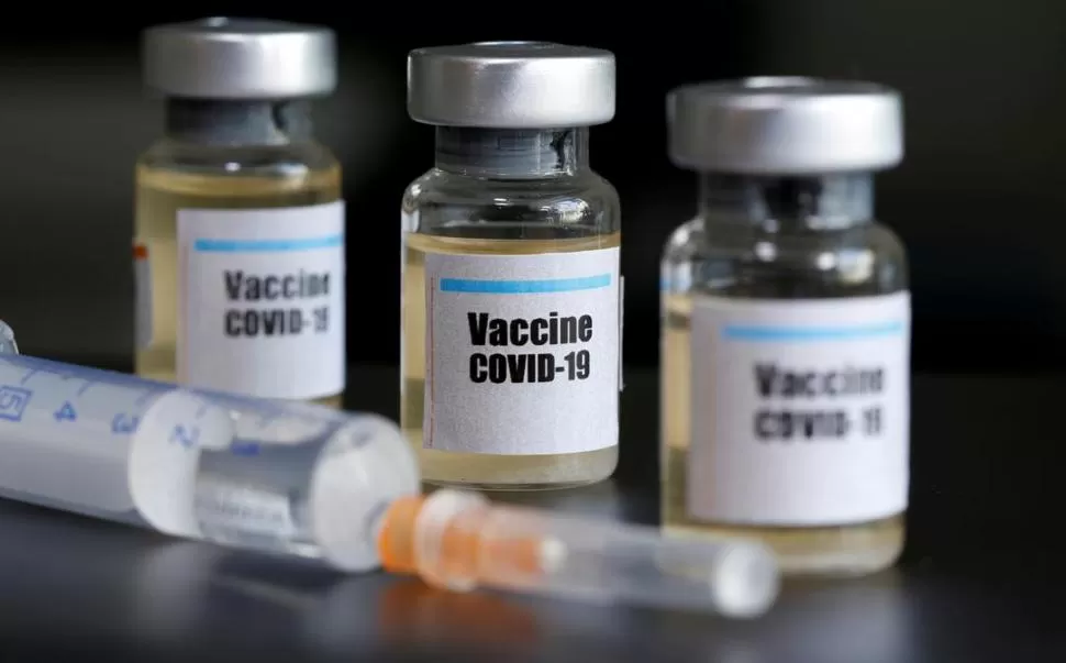 LA BÚSQUEDA. Los científicos trabajan a contrarreloj para encontrar una vacuna que prevenga los contagios. Reuters