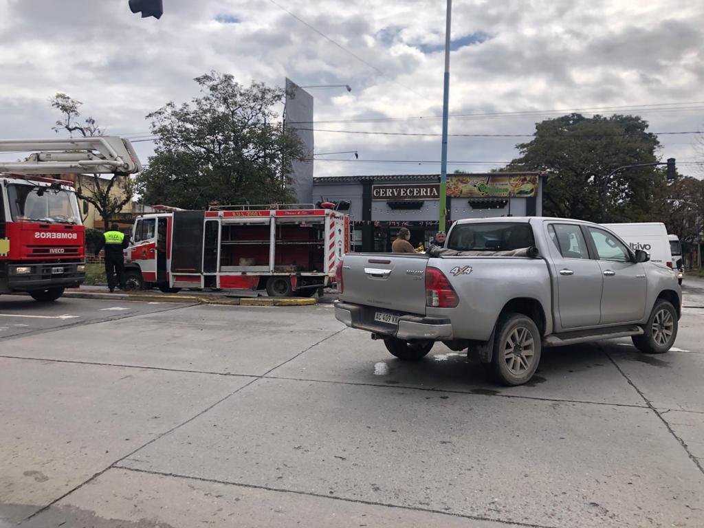 Un camión de Bomberos y una camioneta chocaron en Mate de Luna al 3.000
