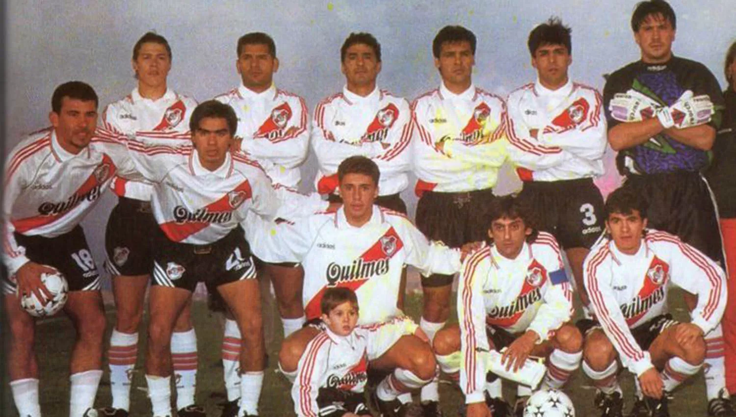 Una de las formaciones del River de 1996. De pie: Almeyda, Gómez, Hernán Díaz, Celso Ayala, Rivarola y Burgos. Agachados: Cedrés, Escudero, Crespo, Francescoli y Ortega.