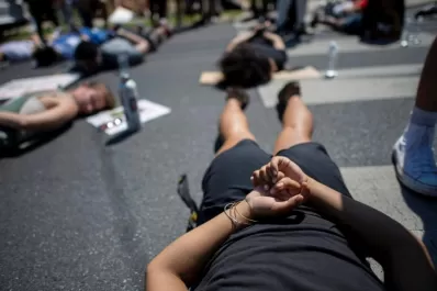 La presión en las calles impulsa las reformas contra el racismo