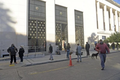 Con medidas anti-covid-19, vuelven a funcionar los pasillos de Tribunales