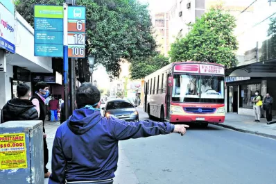 Conflicto del  transporte: empresarios se comprometieron a pagar hoy y no habrá paro