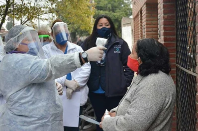 La búsqueda de pacientes febriles llegó al barrio Villa Cabildo