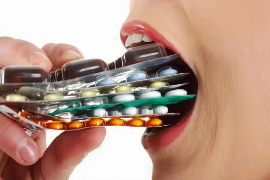 PROBLEMA. Los especialistas coinciden en la importancia de consultar a un médico antes de tomar remedios. ARCHIVO LA GACETA 