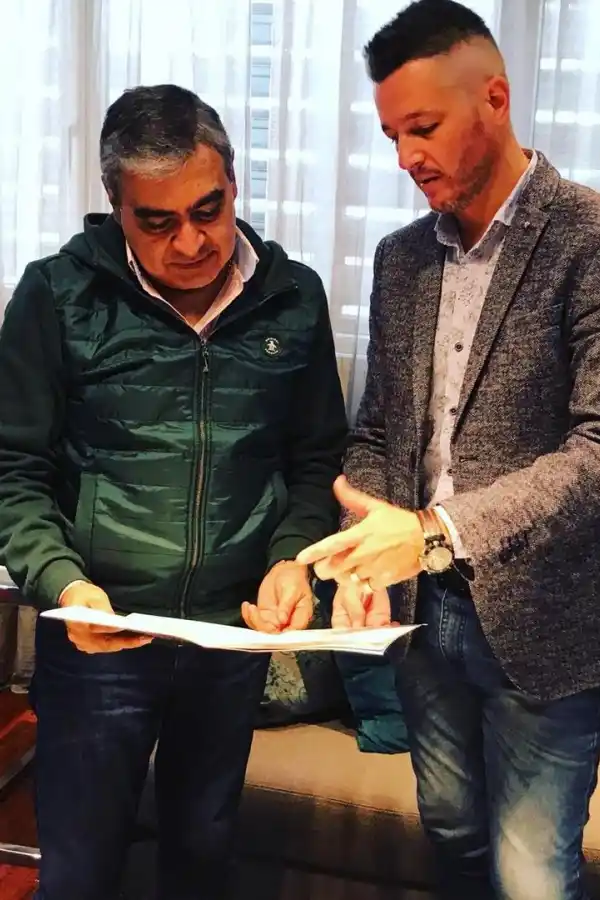 COLABORACIÓN. Galina le explica el proyecto al intendente Alfaro, quien se comprometió a brindar una ayuda.