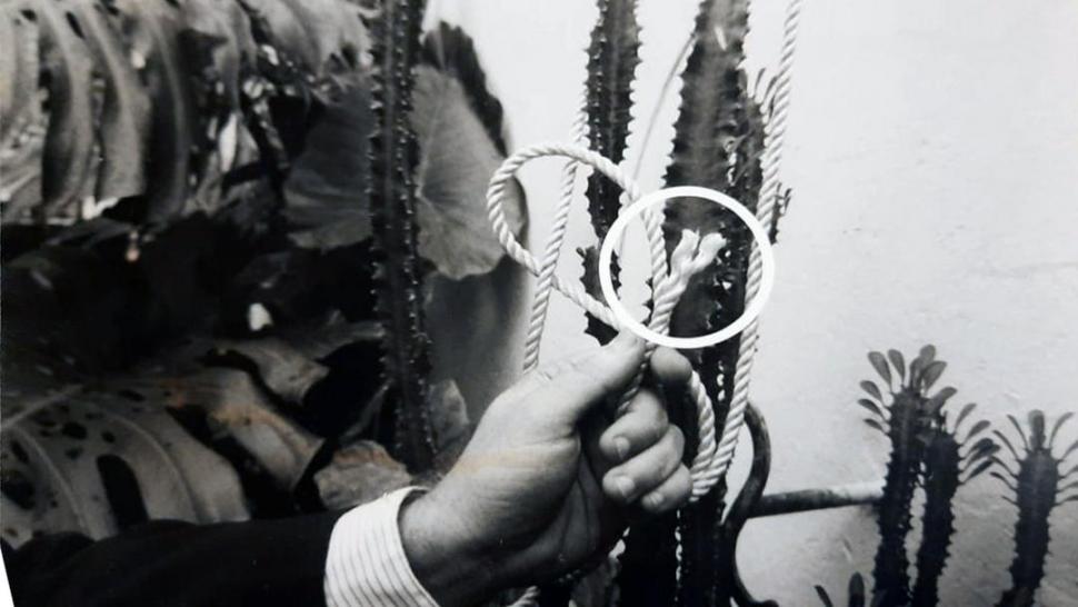EL ARMA ASESINA. El elemento de bronce y la cuerda que se utilizó para ultimar a la hermana de Navarro.