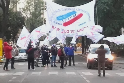 Trabajadores municipales se movilizan en la intendencia