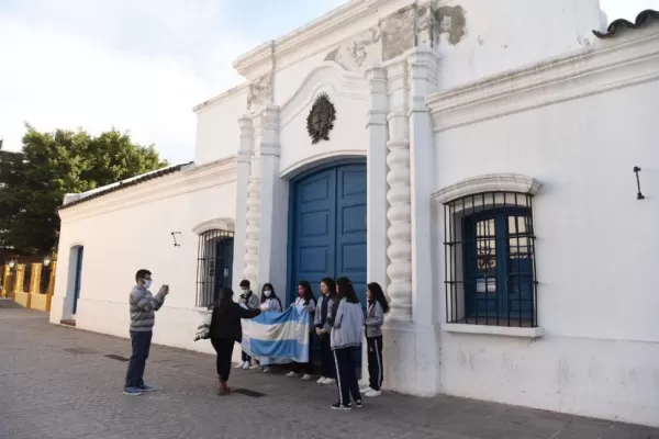 Las escuelas ya están preparando el acto virtual del 9 de Julio