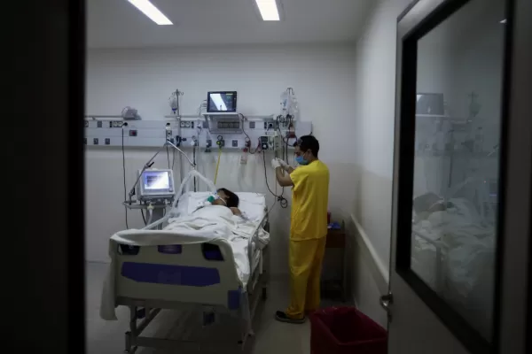 La OMS reportó un nuevo récord diario de casos de coronavirus a nivel mundial