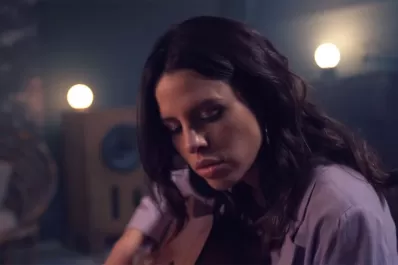 Rosario Ortega presenta “destiempo” en YouTube