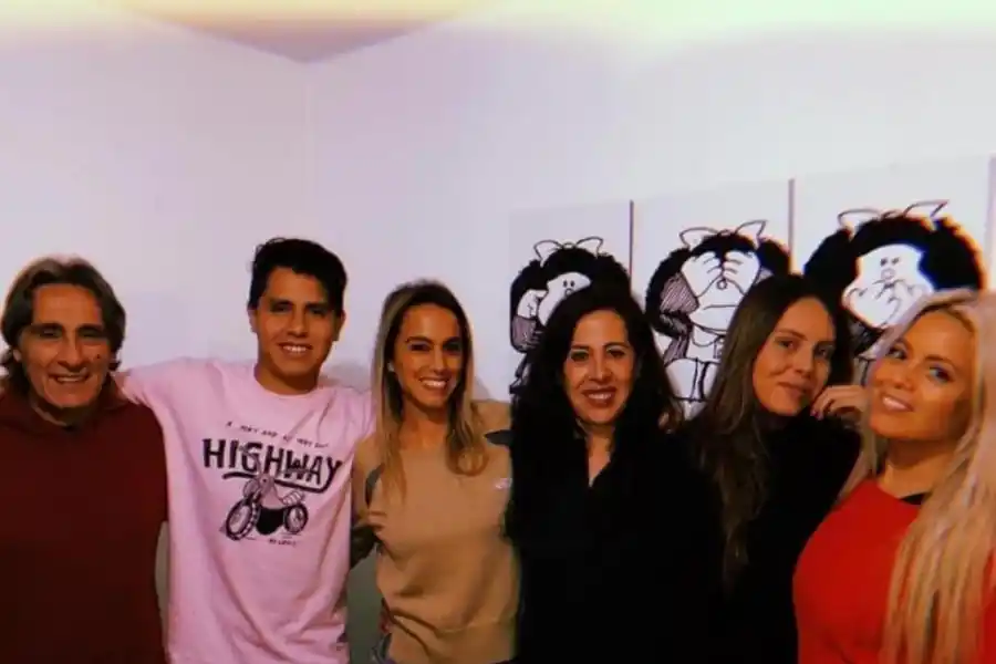 SUS AMORES. Valencia aparece junto a su familia en Córdoba, donde se encuentra radicado desde hace muchos años.  