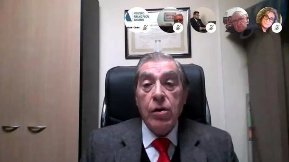 TELETRABAJO. El juez Guillermo Acosta en la audiencia virtual donde anunció el sobreseimiento de los funcionarios públicos Osvaldo y Franco Morelli.   