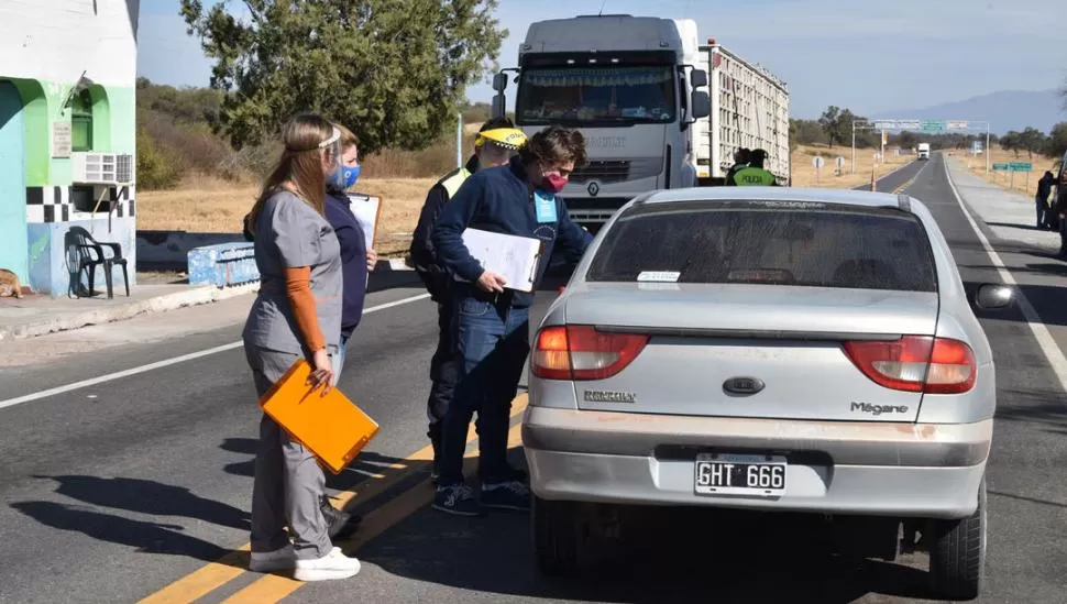 EN LA FRONTERA. Ya está vigente la ley que blinda los accesos provinciales. Foto: LA GACETA / Inés Quinteros Orio