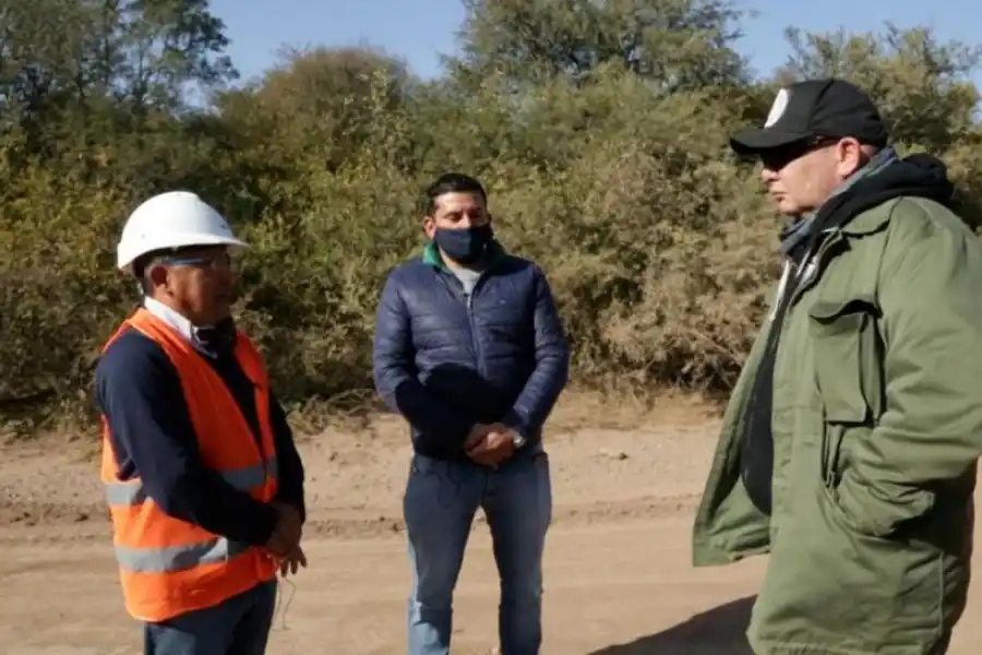 ABRIENDO CAMINO. Sandoval (“Zonis”) y Acosta (Uocra), con LA GACETA.