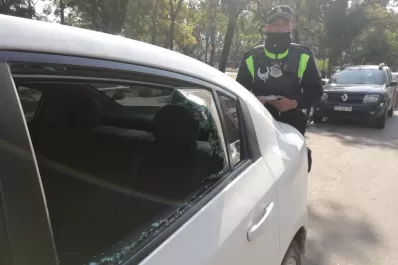 Volvieron los rompevidrios: atacaron a un hombre a la salida de la zona bancaria