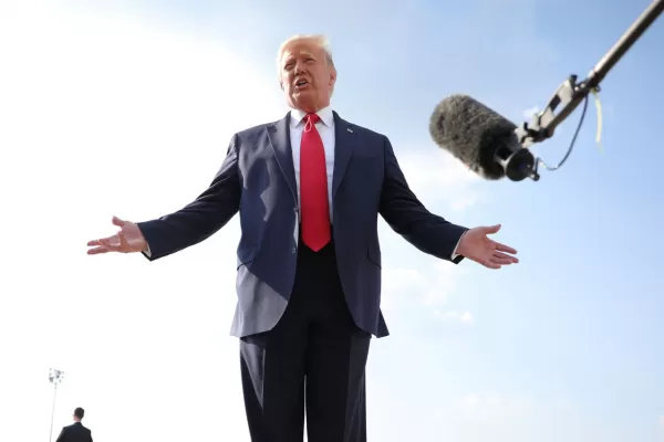 Trump ahora se enemista con los habitantes originarios
