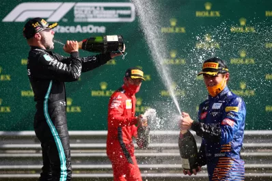 En un regreso accidentado de la Fórmula 1, Bottas se llevó el GP de Austria