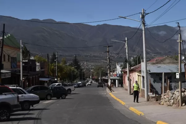 El Gobierno analiza reabrir el turismo interno para mover la economía