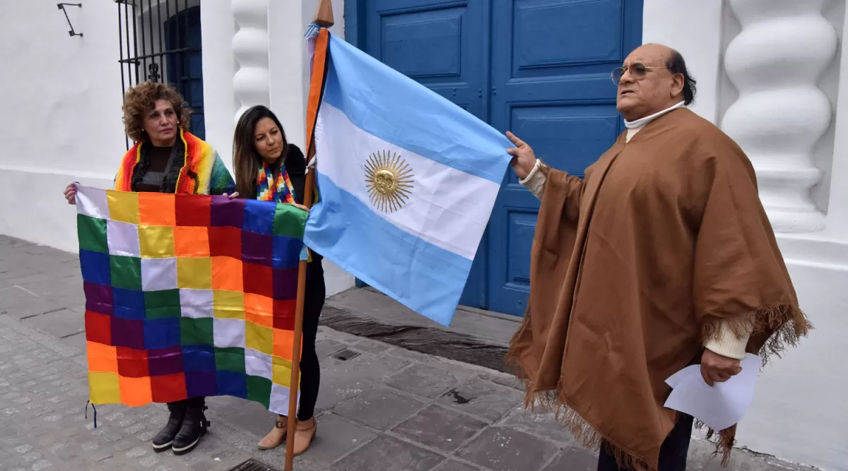  HOMENAJE. En la previa al 9 de Julio, conocedores del idioma quechua le rindieron un pequeño homenaje a la Patria.