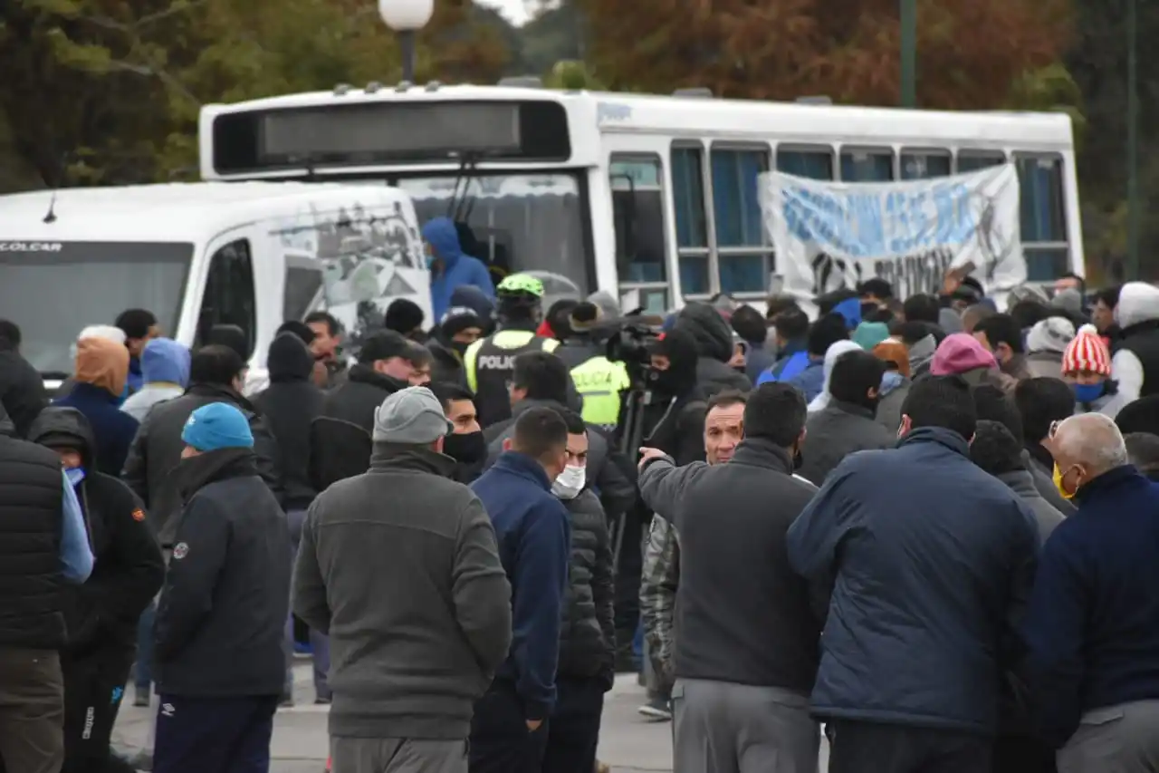 UTA se moviliza por el atraso en los pagos: deben $78.500 promedio a cada trabajador