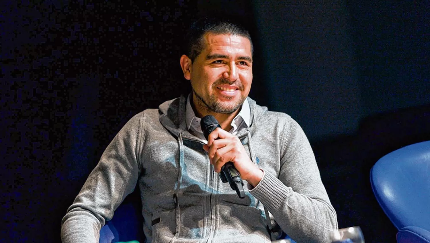 Juan Román Riquelme se metió en las negociaciones para convencer a Tevez. (ARCHIVO)