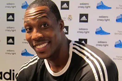 Dwight Howard jugará con los Lakers en Orlando y donará su sueldo