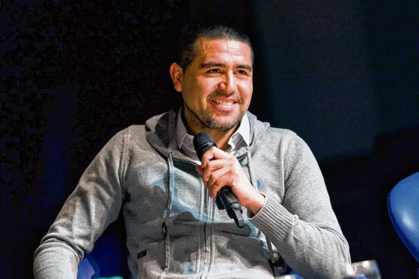 Un llamado de Riquelme fue clave y Carlos Tevez seguiría un año más en Boca