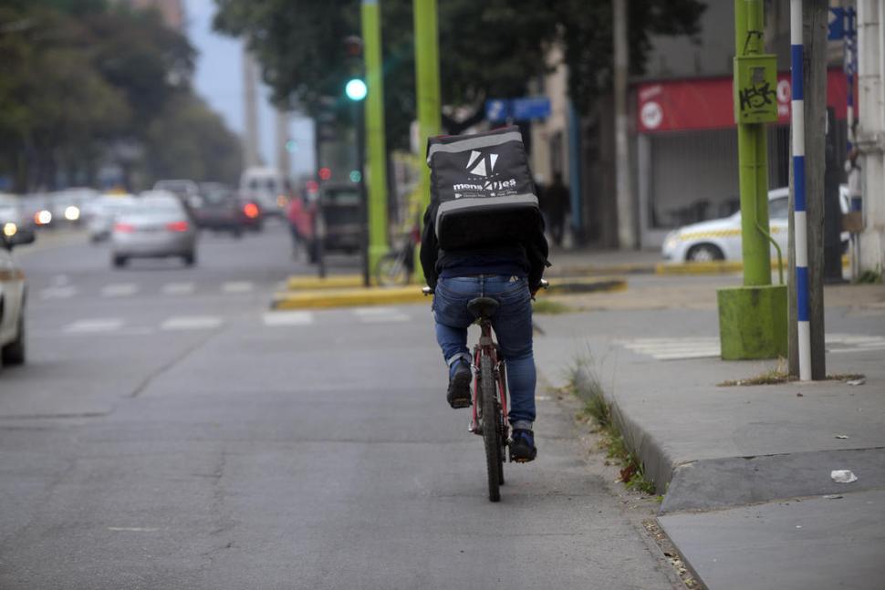 EL INGRESO ES LO  QUE IMPORTA. Si dispone sólo de bicicleta, el cadete igual sale a las calles en distancias cortas a trabajar.
