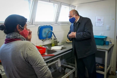 Manzur confirma que los comedores escolares seguirán funcionando en el receso invernal