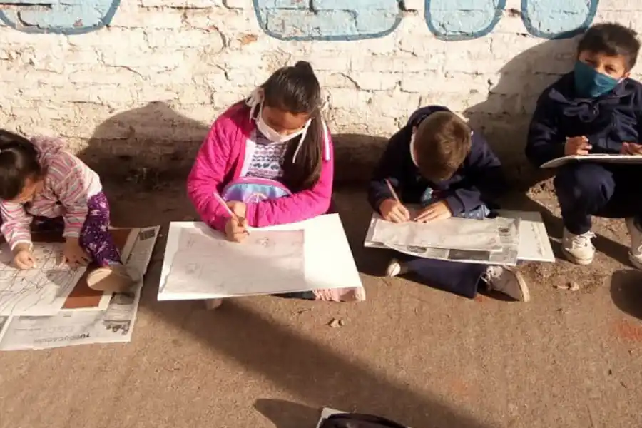 ALUMNOS. En pleno proceso artístico para el Encuentro Nacional de Arte Infantil 