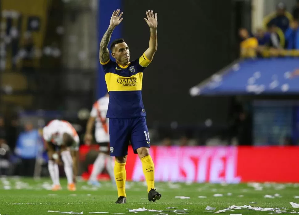 NO SE VA. Tevez llegó a un acuerdo de palabra con Riquelme y seguirá un año más en Boca. 