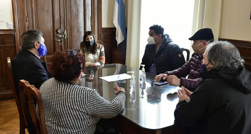 REUNIÓN. Representantes de dos sectores privados fueron recibidos por funcionarios. Foto: Ministerio de Gobierno y Justicia