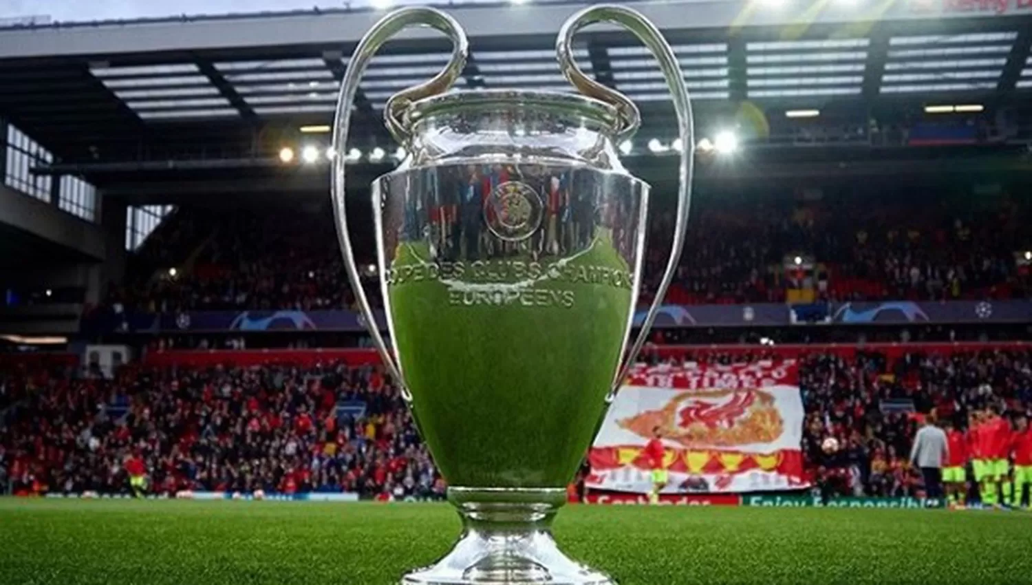 Los españoles la llaman La Orejona. Es el trofeo que se lleva el campeón de la Champions. (FOTO TOMADA DE PRENSA UEFA.ES)