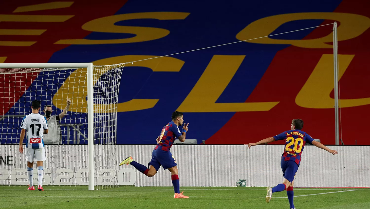 Luis Suárez alcanzó otra marca goleadora ante el Espanyol. (Reuters)