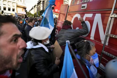 Agredieron a equipos periodísticos durante el banderazo en el Obelisco