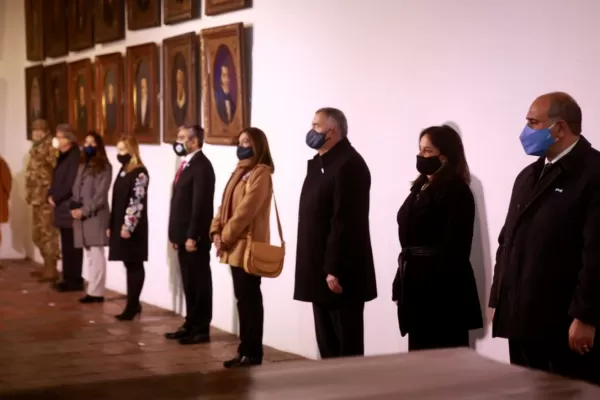 El 9 de Julio comenzó con las autoridades de la Provincia entonando el himno en la Casa Histórica