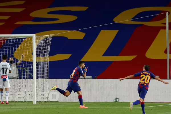Luis Suárez subió el podio de los máximos goleadores del Barcelona