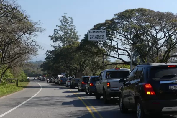 El turismo interno sigue habilitado, pero se reforzarán los controles para evitar reuniones