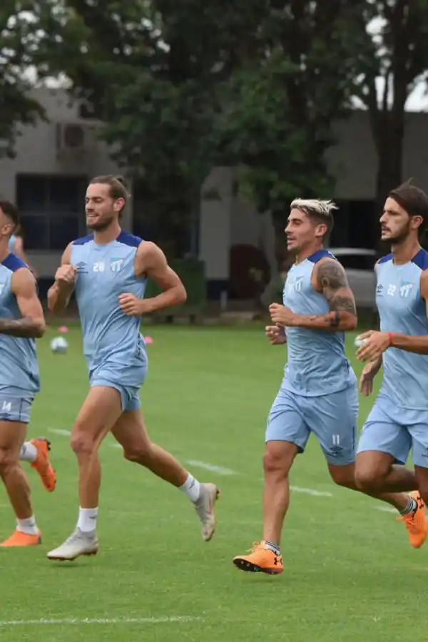 VENTAJA. Lotti marcha primero en el trote y en la cuarentena: ya está en Tucumán. Melano, Erbes y Bravo quieren sumarse.  