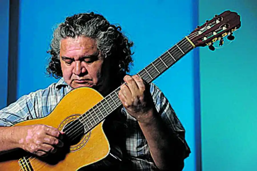 LUCHO HOYOS. El organizador.