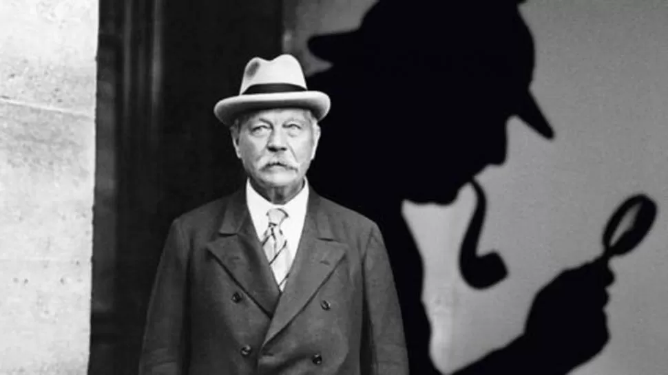 ICÓNICO. Arthur Conan Doyle buscó darles sustento científico a las tareas de su detective, Sherlock Holmes.  