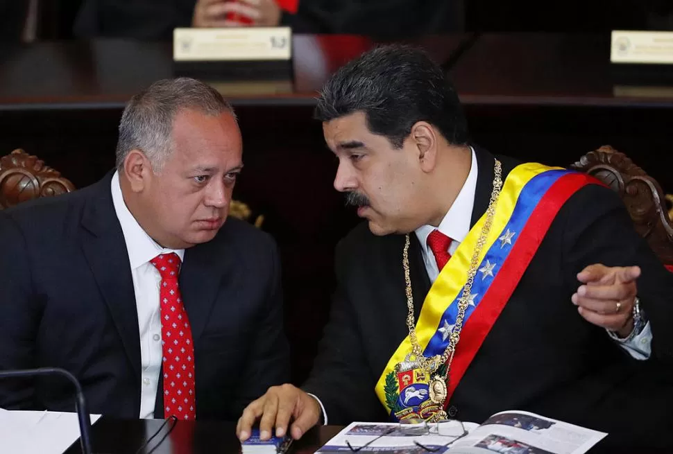 Diosdado Cabello, al lado de Nicolás Maduro. ARCHIVO 