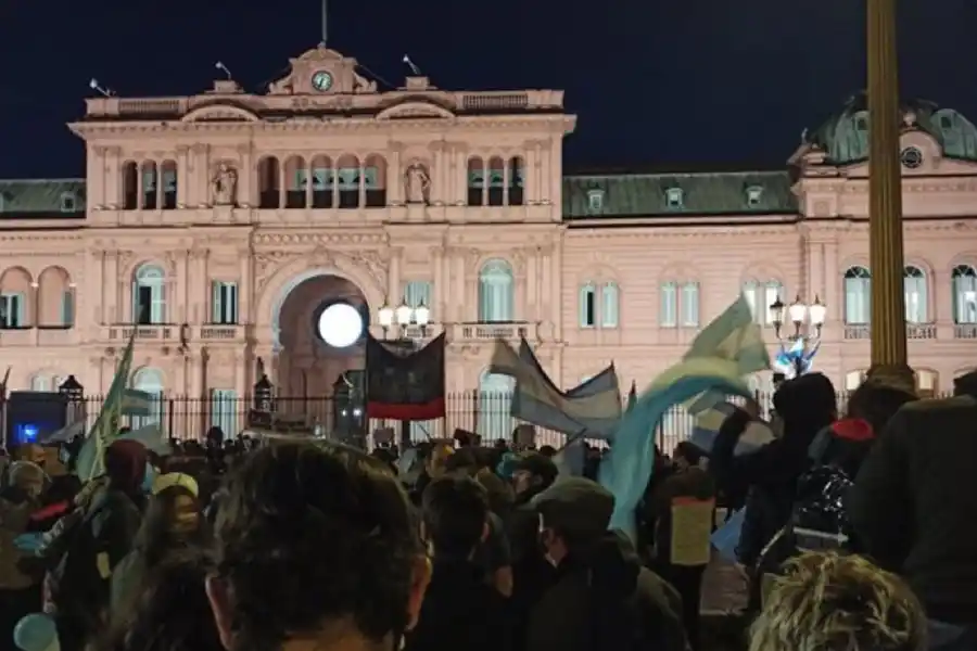 FRENTE A LA CASA ROSADA. Los manifestantes, en la plaza de Mayo. télam